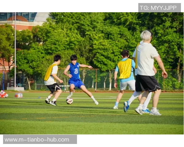 校园绿茵场上的青春梦想与激情碰撞的足球盛宴