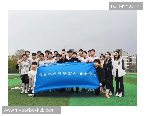 爱情与足球的激情碰撞在绿茵场上谱写浪漫与梦想的交响曲